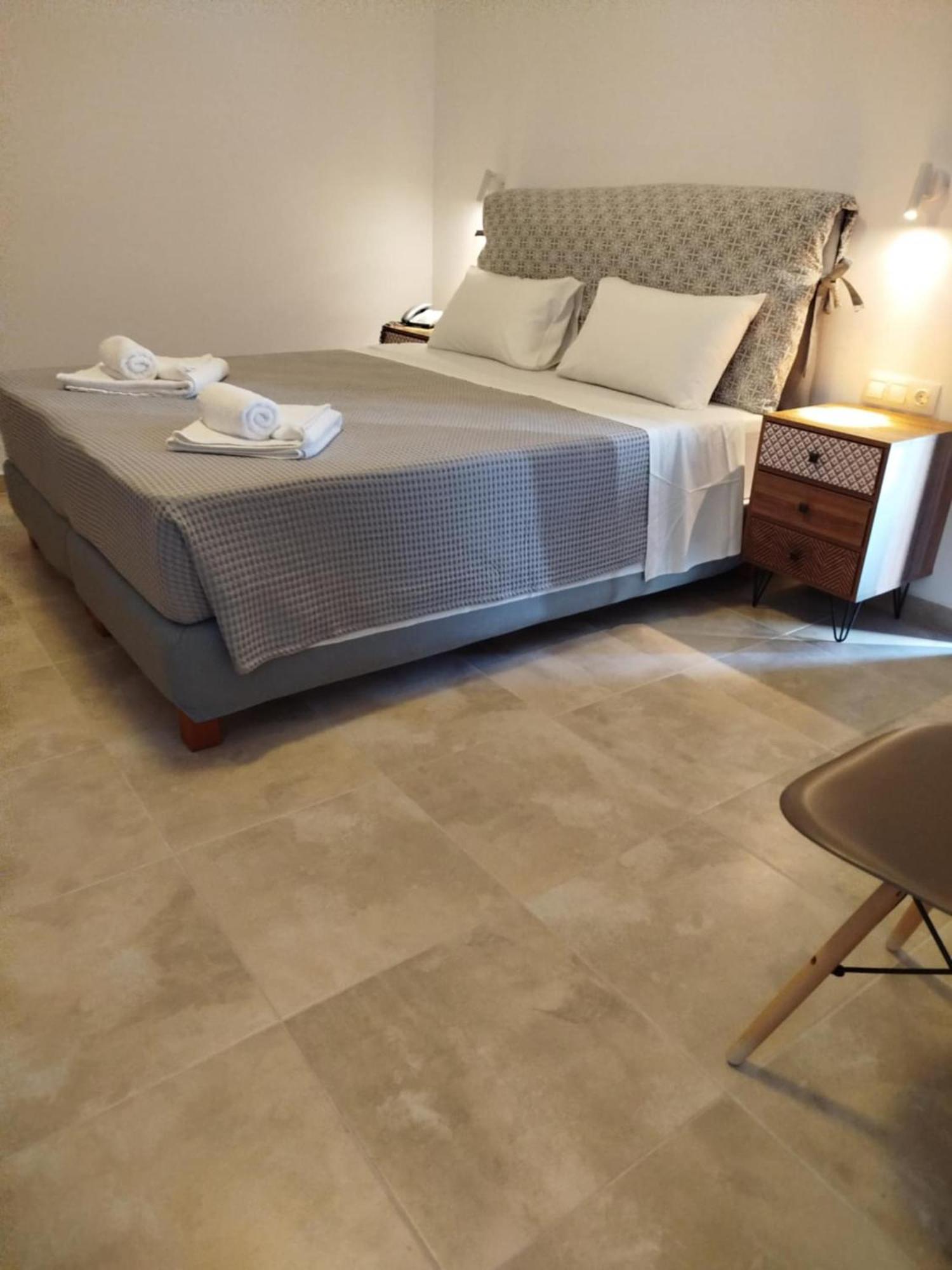 Glaronisia Hotel Pollonia Zewnętrze zdjęcie